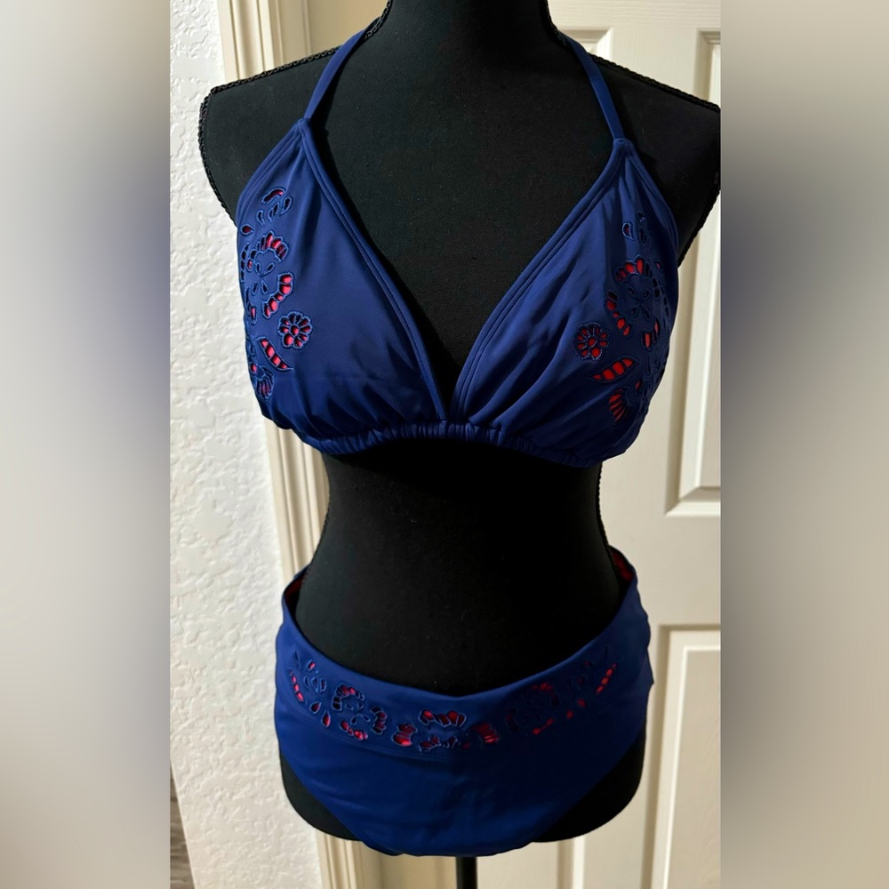 NWOT Venus Bikini with beautiful pink flower detail.